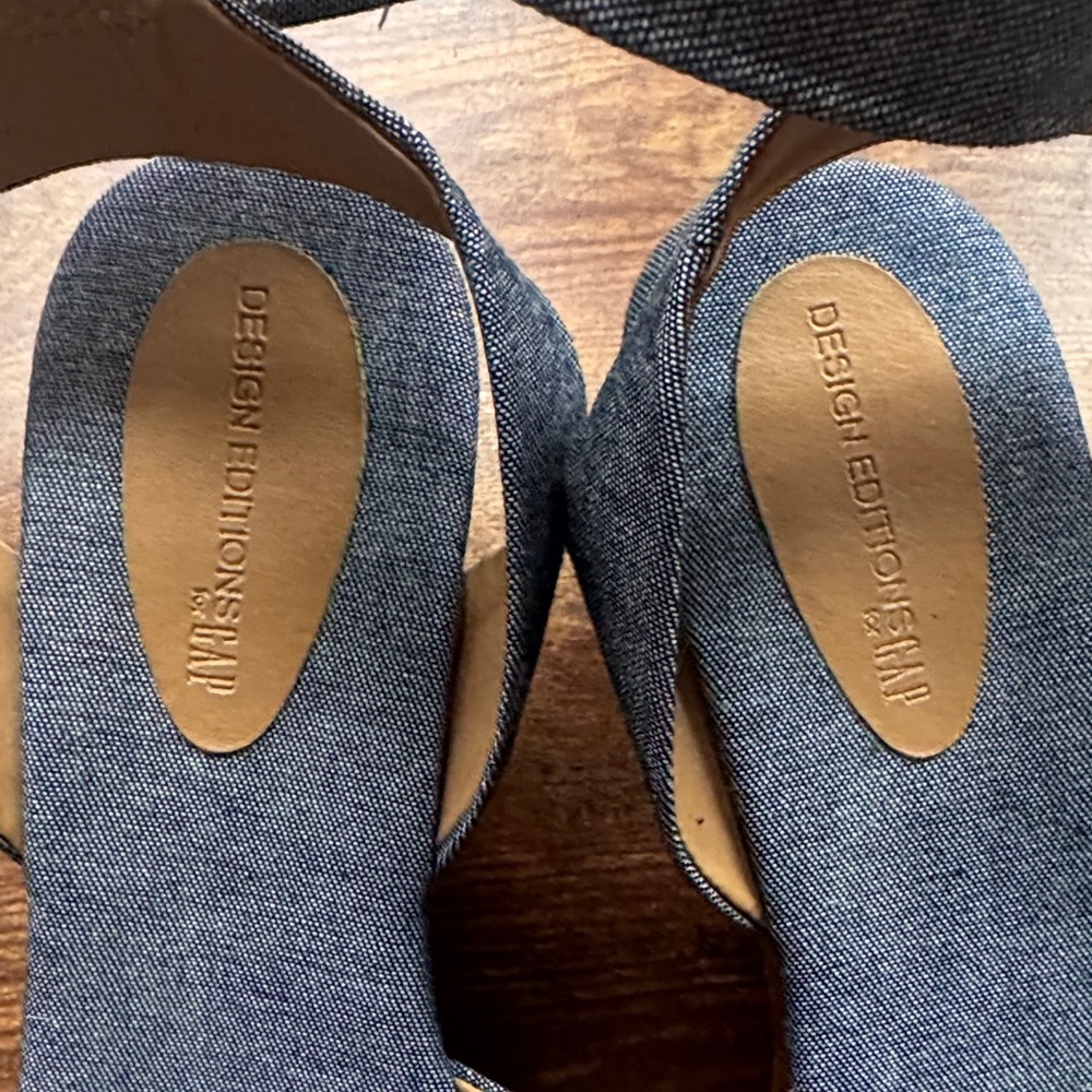 Gray Open-Toe Sandals - Picture 4 of 11